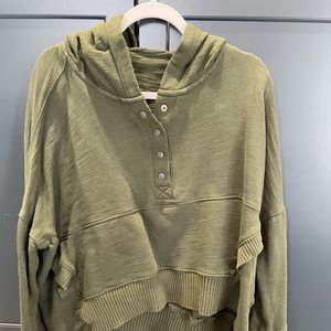 Hunter green yoga sweater shirt